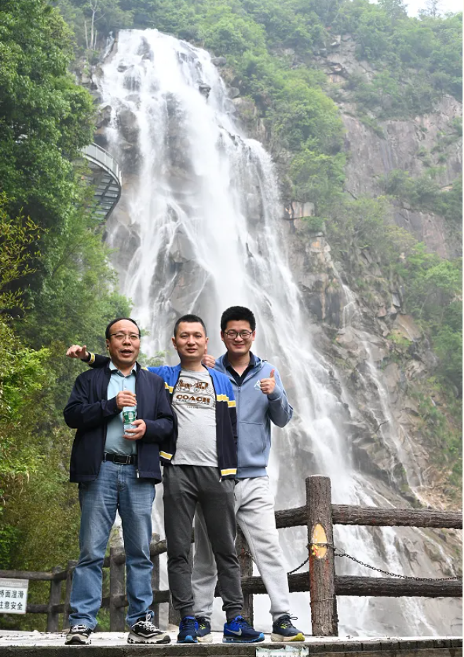 永利集团风管销售中心员工在安徽明堂山景区照片